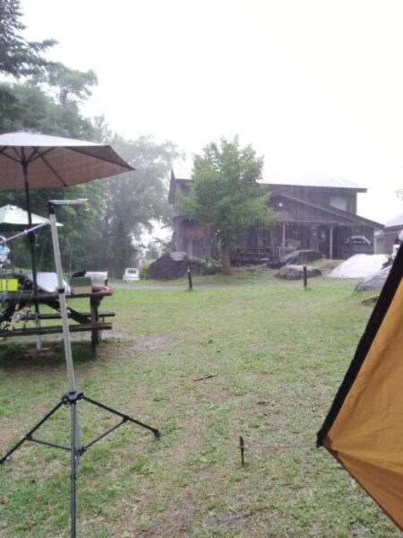 雨キャンプの必需品 これさえあれば楽しめる リサイクルショップとアウトドアがすき